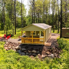 Flowing Waters Retreat - Two Cabins with Sauna