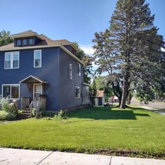 The NorthShore Cabin - Your Cozy In-Town Cabin