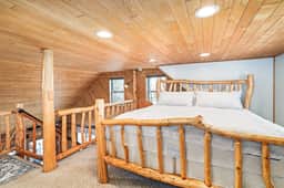 Flowing Waters Log Home - Historic Charm, Modern Comfort - Image 4