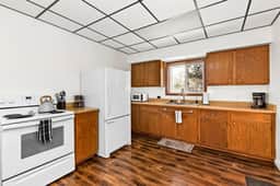 The NorthShore Cabin - Your Cozy In-Town Cabin - Image 5