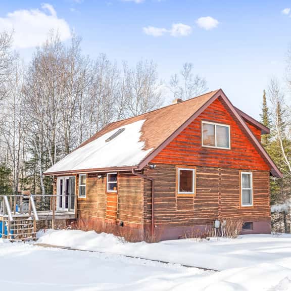 Flowing Waters Log Home - Historic Charm, Modern Comfort - Image 1