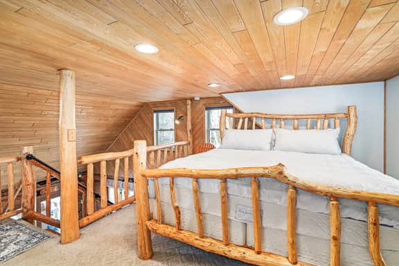 Flowing Waters Log Home - Historic Charm, Modern Comfort - Image 4