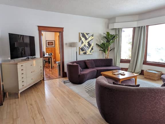 The NorthShore Lower Lofte - Retro, Eclectic Charm - Image 2